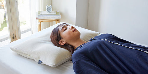 肩凝り、頭痛、いびき…睡眠の不調はまくらの“高さ”が原因かも!自分に合った高さのまくらを知る方法3選